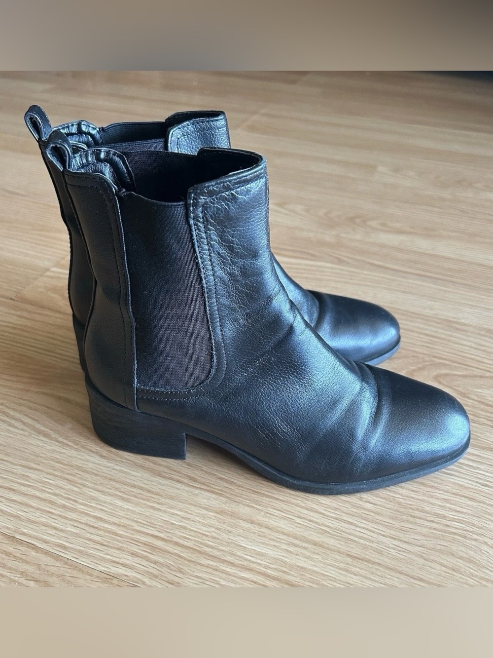 Reaction Kenneth Cole Black Chelsea Leather Boots Women’s 7